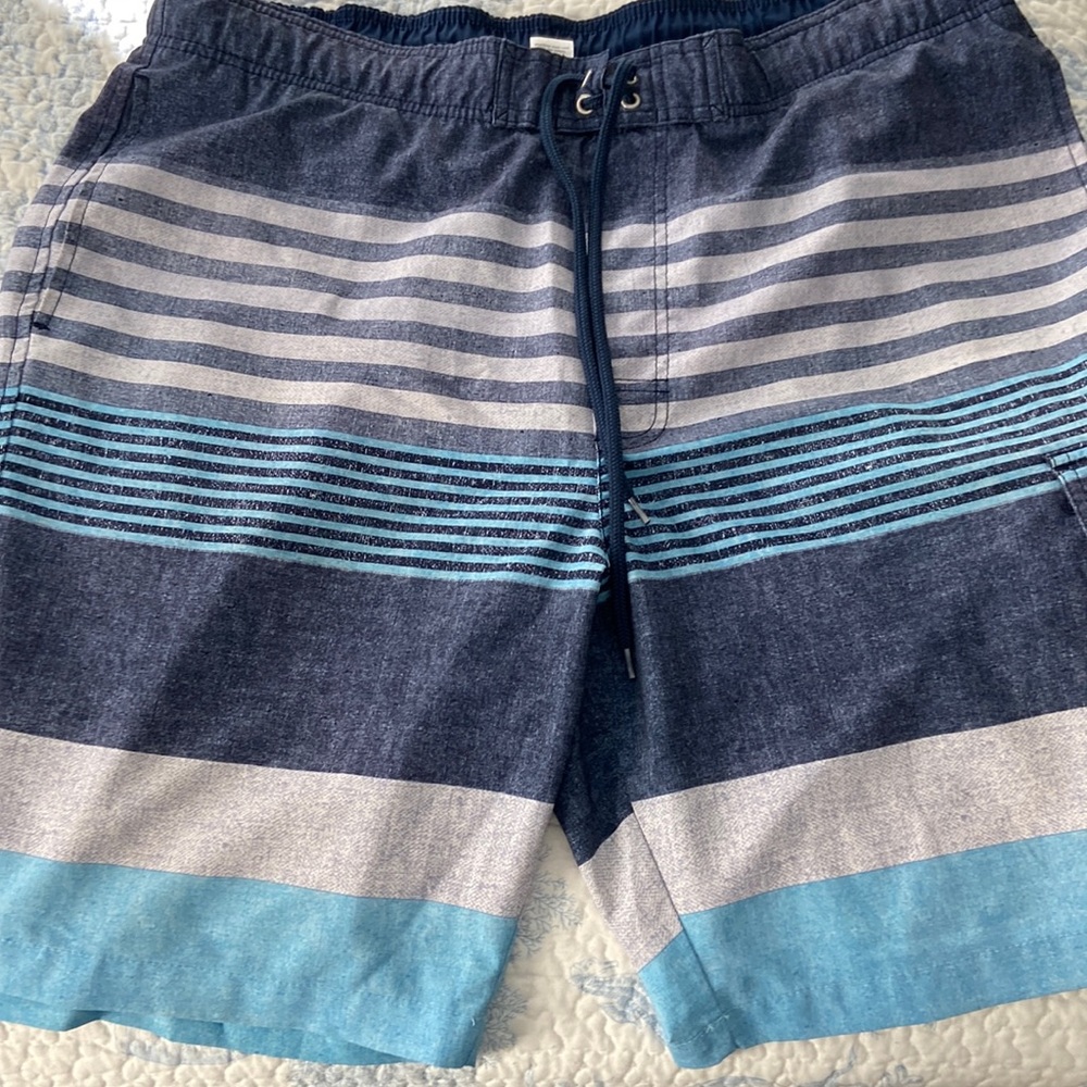 Men’s swim trunks with pockets. Size XXL.